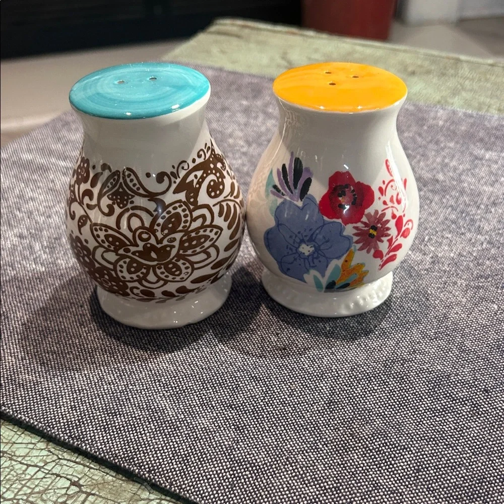 Pioneer Woman Flea Market Salt & Pepper Shakers Ceramic Floral Paisley Farmhouse